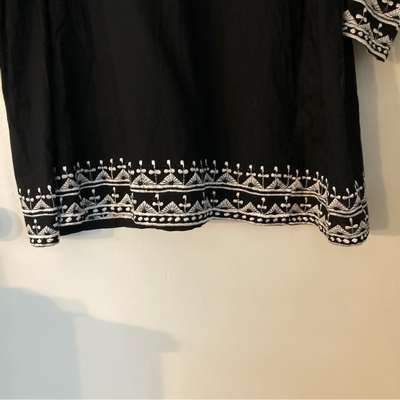 TBags Los Angeles Top Embroidered Black/WhiteSwim Cover - Picture 4 of 8